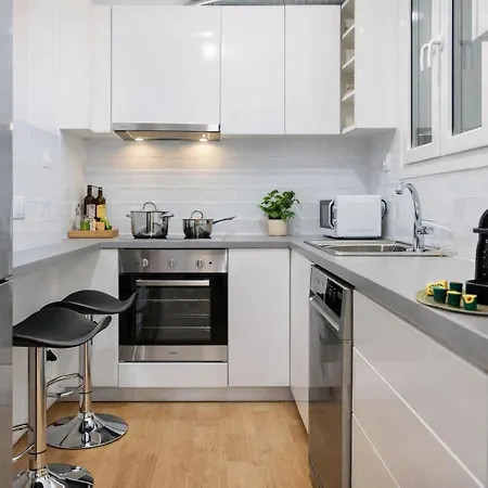 Elegant Apartment Near Acropolis Walk To Plaka & Metro-3